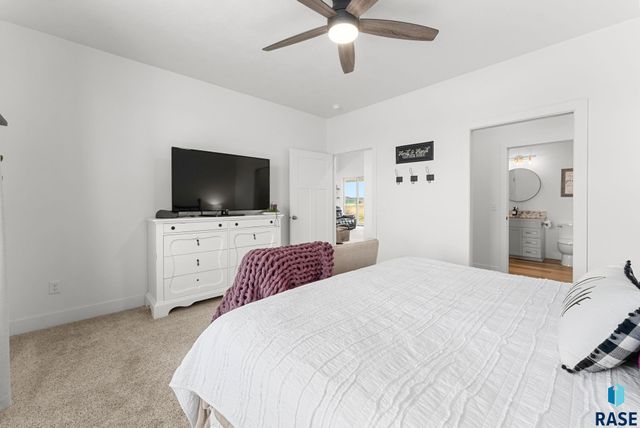 27203 Cedar Ridge Ct, Harrisburg, SD 57032