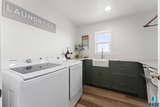 27203 Cedar Ridge Ct, Harrisburg, SD 57032