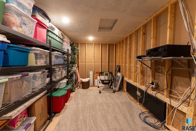 27203 Cedar Ridge Ct, Harrisburg, SD 57032