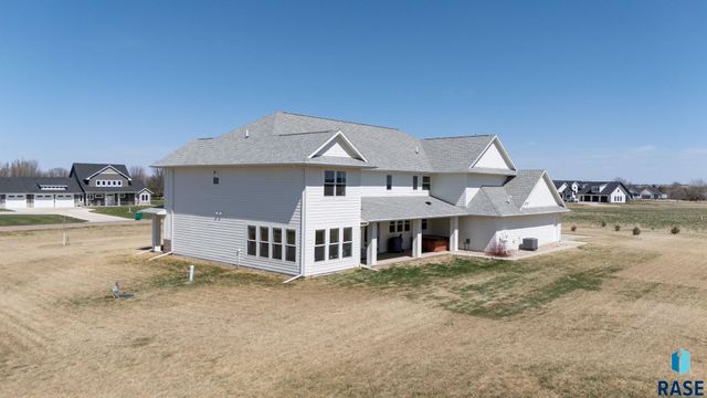 27203 Cedar Ridge Ct, Harrisburg, SD 57032