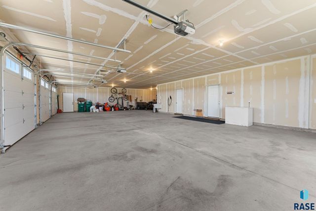 27203 Cedar Ridge Ct, Harrisburg, SD 57032