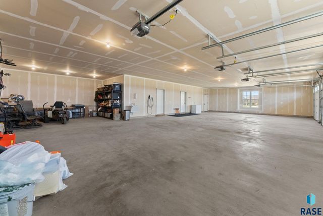 27203 Cedar Ridge Ct, Harrisburg, SD 57032