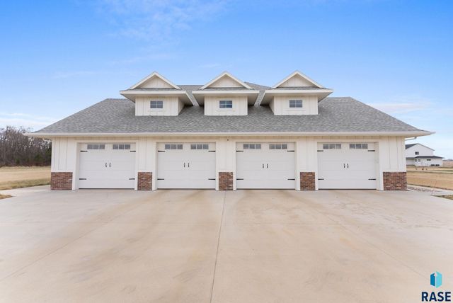 27203 Cedar Ridge Ct, Harrisburg, SD 57032