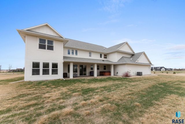 27203 Cedar Ridge Ct, Harrisburg, SD 57032