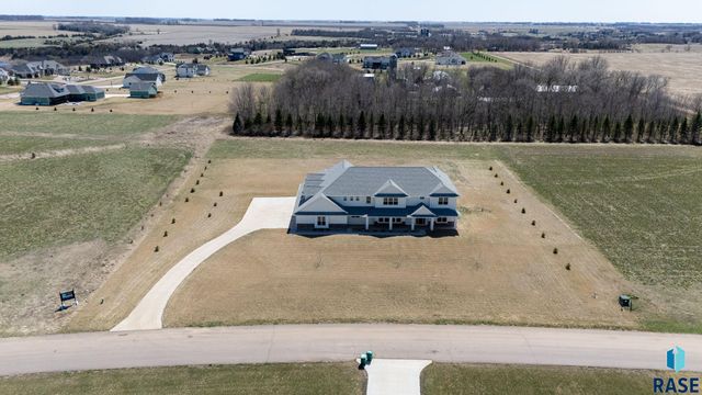 27203 Cedar Ridge Ct, Harrisburg, SD 57032