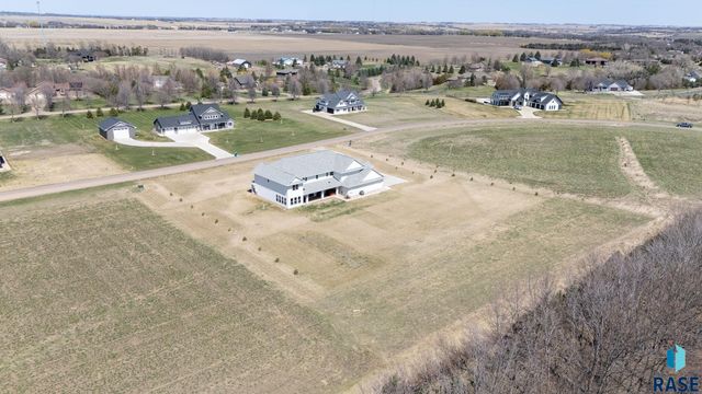 27203 Cedar Ridge Ct, Harrisburg, SD 57032