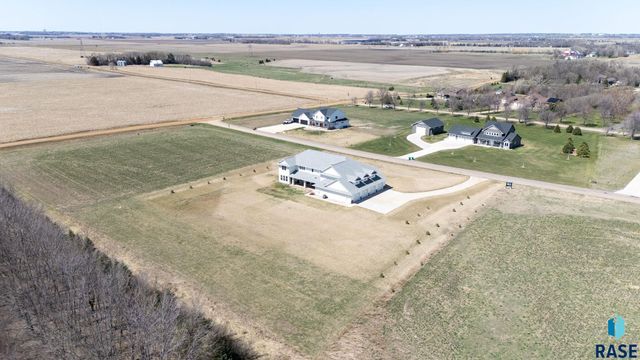 27203 Cedar Ridge Ct, Harrisburg, SD 57032