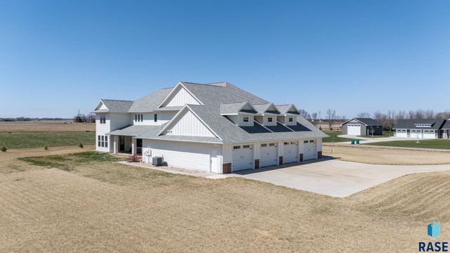 27203 Cedar Ridge Ct, Harrisburg, SD 57032