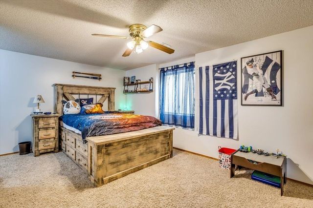 8605 W Westlawn Ct, Wichita, KS 67212