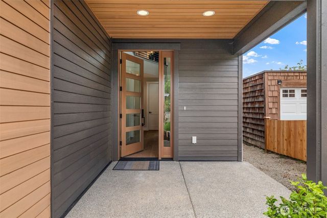 429 Ton-A-Wan-Da Avenue NE, Tacoma, WA 98422