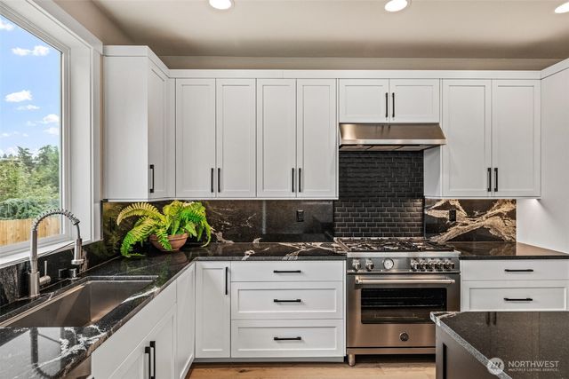 429 Ton-A-Wan-Da Avenue NE, Tacoma, WA 98422