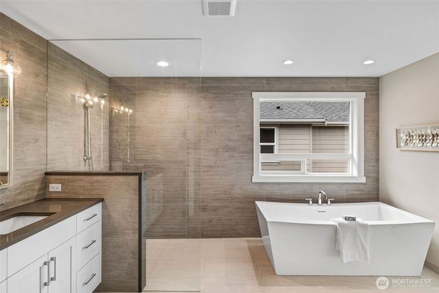 429 Ton-A-Wan-Da Avenue NE, Tacoma, WA 98422