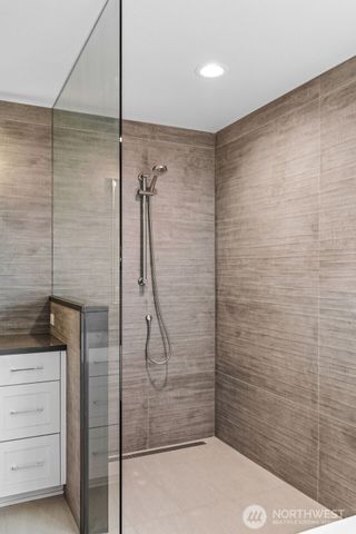 429 Ton-A-Wan-Da Avenue NE, Tacoma, WA 98422