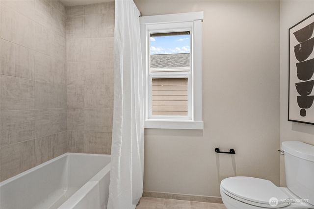 429 Ton-A-Wan-Da Avenue NE, Tacoma, WA 98422