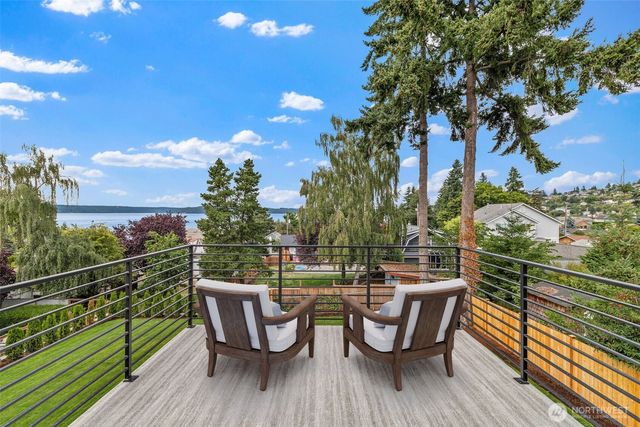 429 Ton-A-Wan-Da Avenue NE, Tacoma, WA 98422