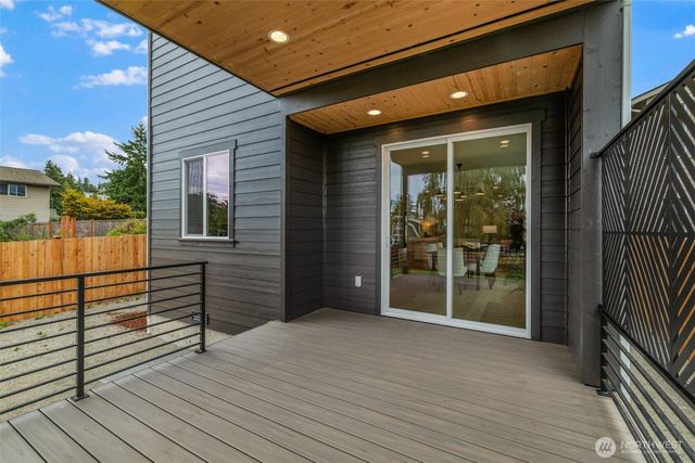 429 Ton-A-Wan-Da Avenue NE, Tacoma, WA 98422