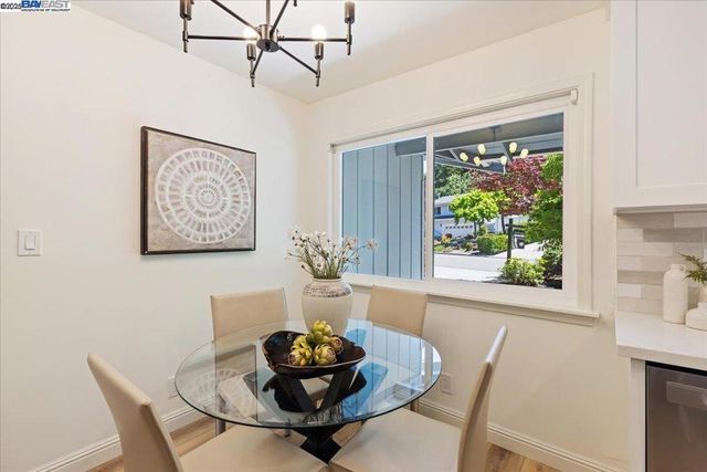 21 Muth Dr, Orinda, CA 94563