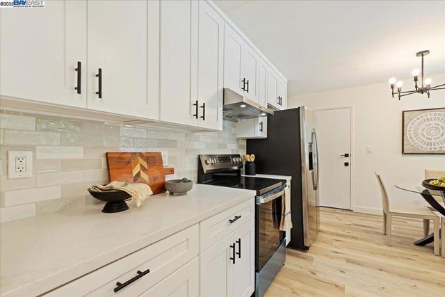 21 Muth Dr, Orinda, CA 94563