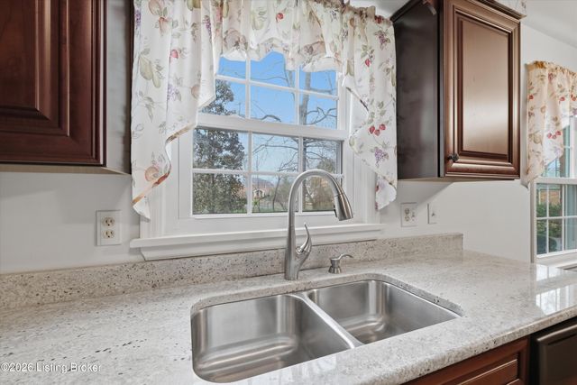 3206 Brownsboro Vista Dr, Louisville, KY 40242