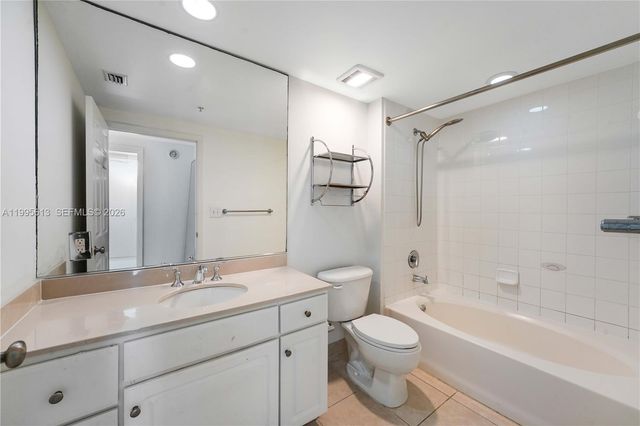 2000 N Bayshore Dr 702, Miami, FL 33137