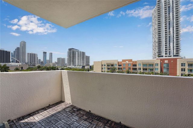 2000 N Bayshore Dr 702, Miami, FL 33137