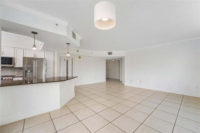 2000 N Bayshore Dr 702, Miami, FL 33137