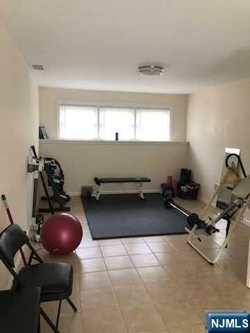 19 Vivian Lane, Closter, NJ 07624