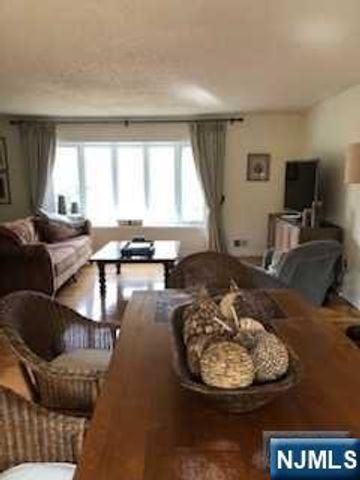 19 Vivian Lane, Closter, NJ 07624