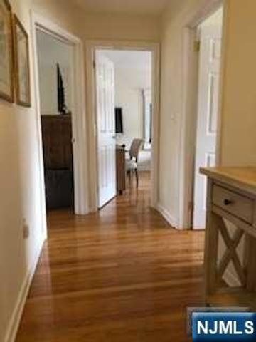 19 Vivian Lane, Closter, NJ 07624