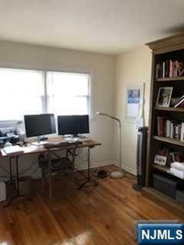 19 Vivian Lane, Closter, NJ 07624