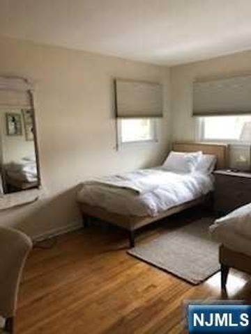 19 Vivian Lane, Closter, NJ 07624