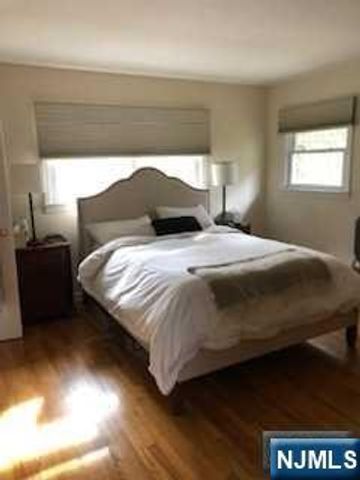 19 Vivian Lane, Closter, NJ 07624