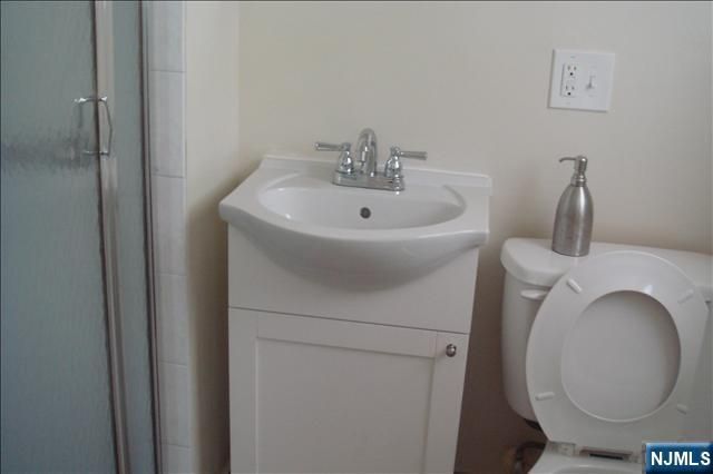 19 Vivian Lane, Closter, NJ 07624