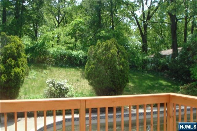 19 Vivian Lane, Closter, NJ 07624