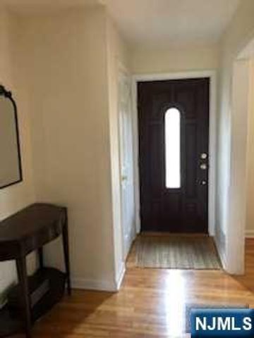 19 Vivian Lane, Closter, NJ 07624