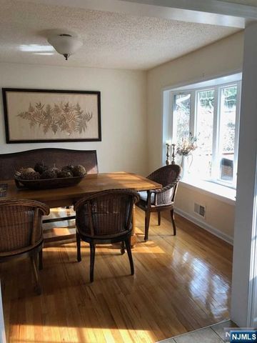 19 Vivian Lane, Closter, NJ 07624