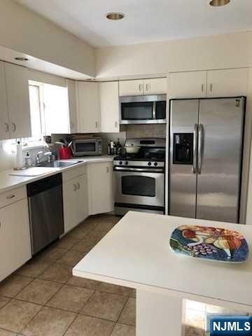 19 Vivian Lane, Closter, NJ 07624