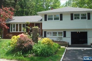 19 Vivian Lane, Closter, NJ 07624