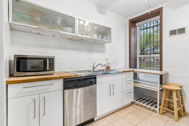 869 N LaSalle Street 2, Chicago, IL 60610