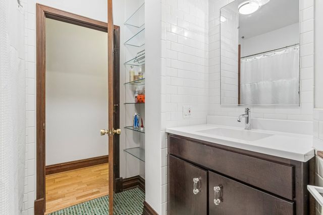 869 N LaSalle Street 2, Chicago, IL 60610