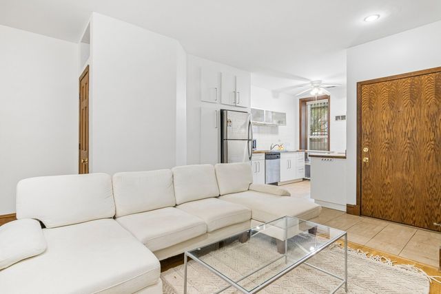 869 N LaSalle Street 2, Chicago, IL 60610