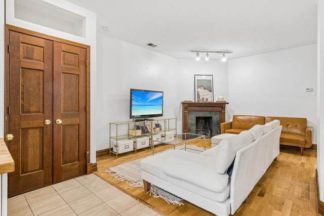 869 N LaSalle Street 2, Chicago, IL 60610