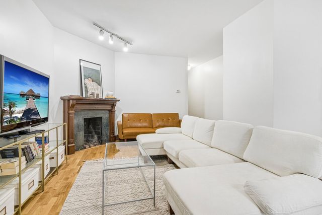 869 N LaSalle Street 2, Chicago, IL 60610