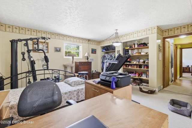 4001 Mud Ln, Louisville, KY 40229