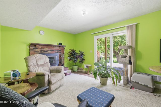 4001 Mud Ln, Louisville, KY 40229