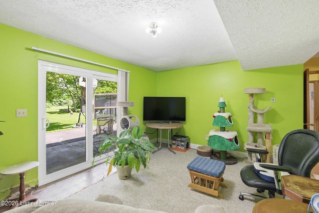 4001 Mud Ln, Louisville, KY 40229