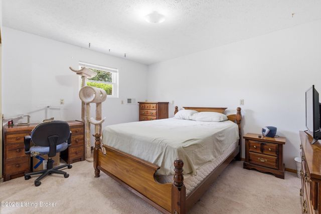 4001 Mud Ln, Louisville, KY 40229