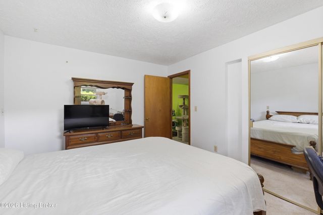 4001 Mud Ln, Louisville, KY 40229