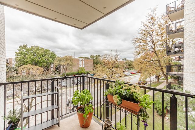 9128 W Terrace Drive 3B, Niles, IL 60714