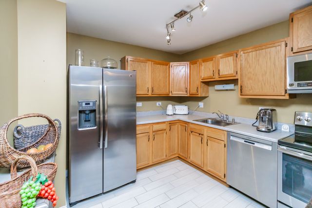 9128 W Terrace Drive 3B, Niles, IL 60714